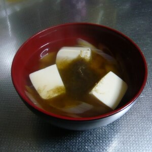 豆腐とトロロ昆布のお吸い物